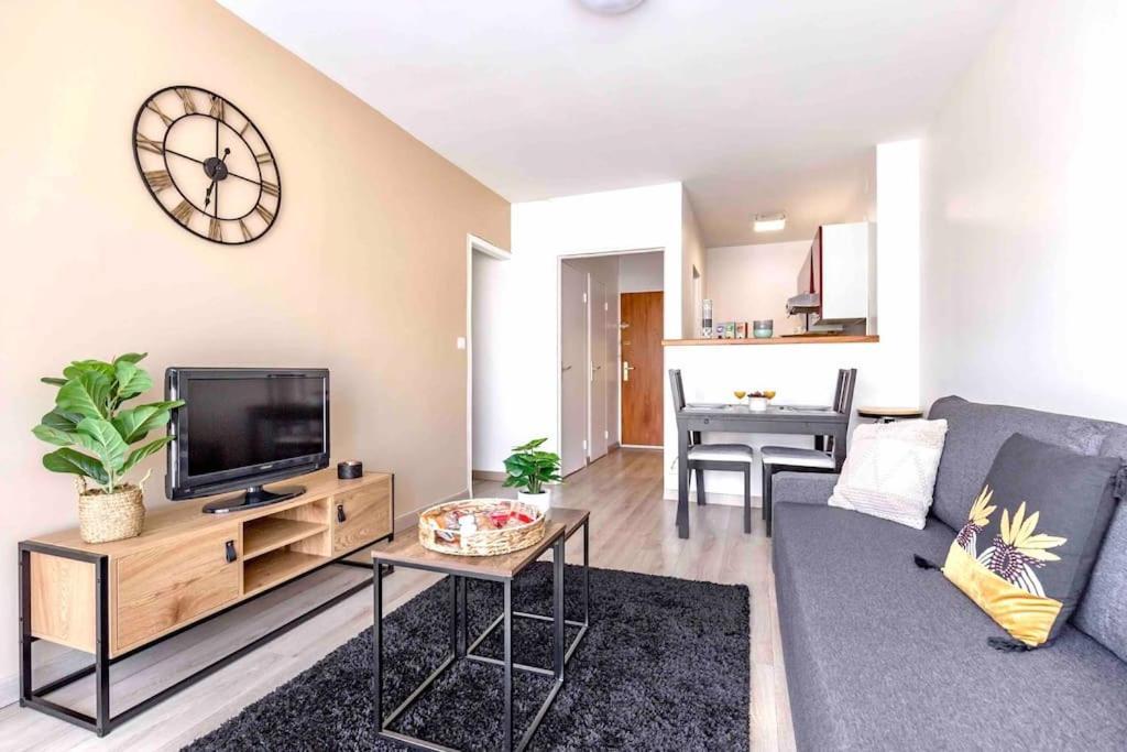 Appartement Avec Parking Et Terrasse Metro 7 Et Paris Villejuif Exterior foto